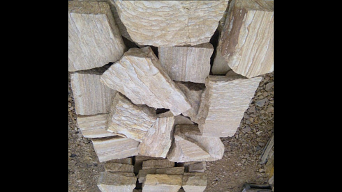 Kamenclub.ru: Песчаник пластушка желтый с рисунком (4-6 см)  купить в Волжском плитняк пластушка желтый с рисунком песчаник 9 000 руб/м3   фото КАМЕНЬ КЛУБ