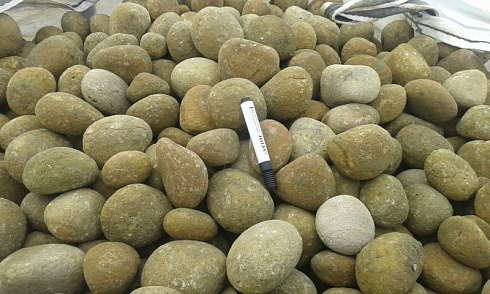 Kamenclub.ru: Песчаник ядра, фр. 100-300 мм  купить в Волжском песчаник бежевый серый рыжий речная галька 5 000 руб/т   фото КАМЕНЬ КЛУБ