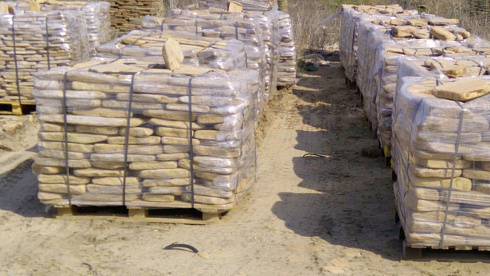 Kamenclub.ru: Песчаник пластушка галтованный желтый с рисунком (3 см)  купить в Волжском плитняк - пластушка желтый песчаник 21000 руб/м3   фото КАМЕНЬ КЛУБ