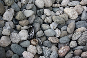 Kamenclub.ru: Галька речная окат (ассорти) фр. 50-100 мм. купить  в Волжском галька природная округлая серая белая черная серая коричневая синяя галька речная окатанная округлая 6200 руб/т   фото КАМЕНЬ КЛУБ