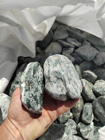 фото Галтованный жадеит (фр. 70-100 мм)  купить в Волжском в интернет-портале КАМЕНЬ КЛУБ