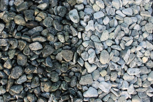 Kamenclub.ru: Щебень галтованный зеленый (змеевик) фр. 20-40 мм.  купить в Волжском мрамор зеленый, салатовый оголтованный щебень мраморный 12500 руб/т   фото КАМЕНЬ КЛУБ