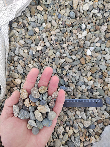 Kamenclub.ru: Галька речная окат (серая) фр.10-20 мм купить  в Волжском галька речная серая, серый, темно-серый, светло-серый, коричневый ландшафтная декоративная речная окатанная округлая галька 5000 руб/т   фото КАМЕНЬ КЛУБ