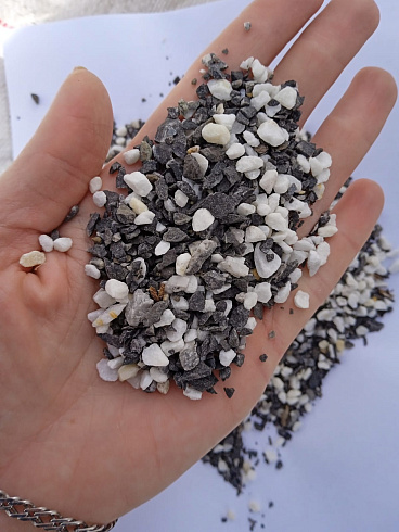 Kamenclub.ru: Мраморная крошка (щебень крошка микс: белый-зеленый-розовый) фр. 5-10 мм  купить в Волжском мрамор белый, зеленый, розовый, разноцветный, молочный декоративная ландшафтная мраморная крошка 9500 руб/т   фото КАМЕНЬ КЛУБ