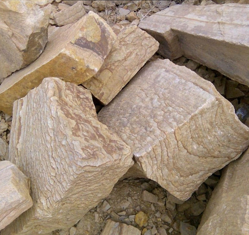 Kamenclub.ru: Песчаник пластушка желтый с рисунком (7-15 см)  купить в Волжском плитняк - пластушка - бут желтый песчаник 10200 руб/м3   фото КАМЕНЬ КЛУБ