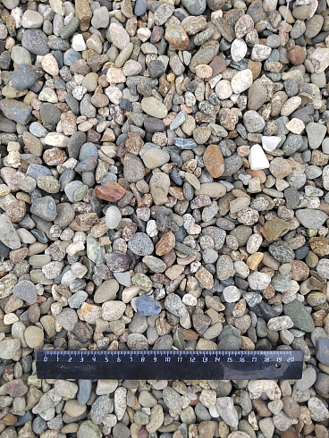 Kamenclub.ru: Галька речная окат (серая) фр.10-20 мм купить  в Волжском галька речная серая, серый, темно-серый, светло-серый, коричневый ландшафтная декоративная речная окатанная округлая галька 5000 руб/т   фото КАМЕНЬ КЛУБ
