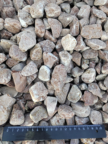 Kamenclub.ru: Мраморная крошка (щебень галтованный розовый) фр.20-40 мм.  купить в Волжском мрамор розовый, красный оголтованный округлый щебень  15000 руб/т   фото КАМЕНЬ КЛУБ