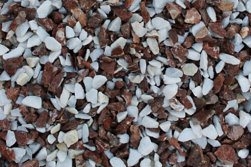 Kamenclub.ru: Мраморная крошка (щебень крошка микс: белый-зеленый-розовый) фр. 10-20 мм.  купить в Волжском мрамор белый, зеленый, розовый декоративный ландшафтный колотый щебень 12000 руб/т   фото КАМЕНЬ КЛУБ