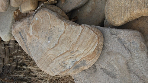 Kamenclub.ru: Песчаник пластушка галтованный желтый с рисунком (3 см)  купить в Волжском плитняк - пластушка желтый песчаник 21000 руб/м3   фото КАМЕНЬ КЛУБ