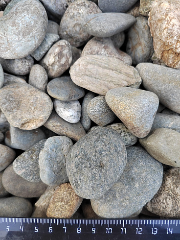 Kamenclub.ru: Галька речная окат (пестрая) фр. 20-40 мм. купить  в Волжском галька речная пестрая, серая, серые оттенки галька речная окатанная округлая 5000 руб/т   фото КАМЕНЬ КЛУБ