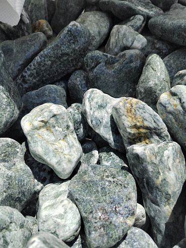 фото Галтованный жадеит (фр. 70-100 мм)  купить в Волжском в интернет-портале КАМЕНЬ КЛУБ