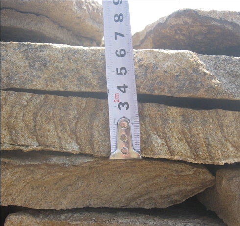 Kamenclub.ru: Песчаник пластушка желтый с рисунком (3 см)  купить в Волжском песчаник желтый с рисунком, рыжий, желтый песчаник пластушка ландшафтная рваная 8 500 руб/м3   фото КАМЕНЬ КЛУБ