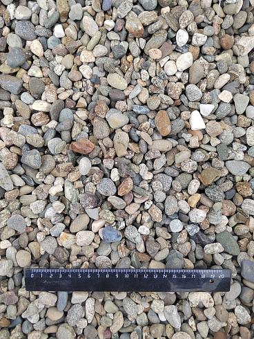 Kamenclub.ru: Галька речная окат (серая) фр.10-20 мм купить  в Волжском галька речная серая, серый, темно-серый, светло-серый, коричневый ландшафтная декоративная речная окатанная округлая галька 5000 руб/т   фото КАМЕНЬ КЛУБ
