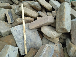 Kamenclub.ru: Песчаник для мощения дорожек, площадок, парковок ( фр 5-10 см)  купить в Волжском песчаник  серый желтый коричневый рыжий песчаник оголтованный окатанный 6500 руб/т   фото КАМЕНЬ КЛУБ