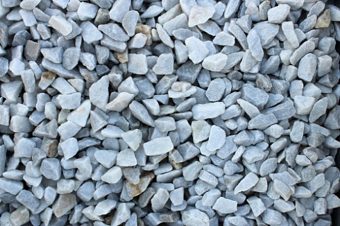 Kamenclub.ru: Мраморная крошка, щебень, цвет-белый,  фр. 20-40 мм.  купить в Волжском мрамор белый молочный слоновая кость айвори  мраморная крошка ландшафтная 12000 руб/т   фото КАМЕНЬ КЛУБ