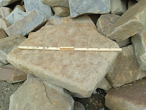 Kamenclub.ru: Песчаник для мощения дорожек, площадок, парковок ( фр 5-10 см)  купить в Волжском песчаник  серый желтый коричневый рыжий песчаник оголтованный окатанный 6500 руб/т   фото КАМЕНЬ КЛУБ