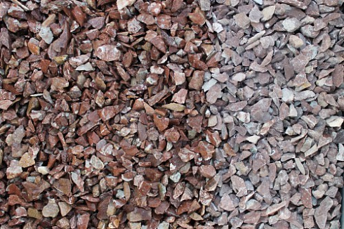 Kamenclub.ru: Мраморная крошка (щебень крошка розовый) фр. 10-20 мм.  купить в Волжском мрамор розовый, красный каменная декоративная крошка ландшафтная 11000 руб/т   фото КАМЕНЬ КЛУБ