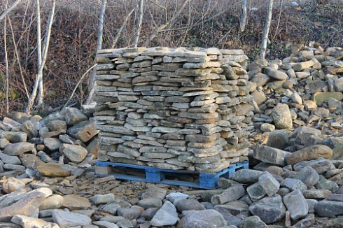 Kamenclub.ru: Песчаник колотый для облицовки (фр. 2-3 см)  купить в Волжском песчаник бежевый серый рыжий песчаник строительный 5000 руб/т   фото КАМЕНЬ КЛУБ