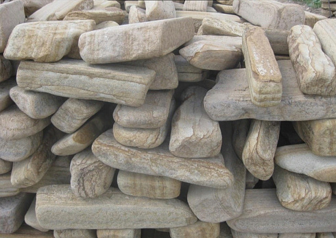 Kamenclub.ru: Песчаник пластушка галтованный желтый с рисунком (3 см)  купить в Волжском плитняк - пластушка желтый песчаник 21000 руб/м3   фото КАМЕНЬ КЛУБ