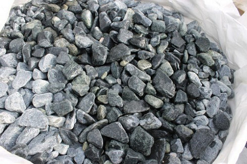 Kamenclub.ru: Щебень галтованный зеленый (змеевик) фр. 50-100 мм.  купить в Волжском галтовка мраморная зеленый, салатовый мрамор 12 500 руб/т   фото КАМЕНЬ КЛУБ