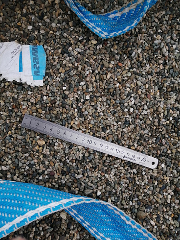 Kamenclub.ru: Галька речная окат (серая) фр.3-5 мм купить  в Волжском галька речная серая бежевый темно-серый окатанный речной камень округлый 9500 руб/т   фото КАМЕНЬ КЛУБ