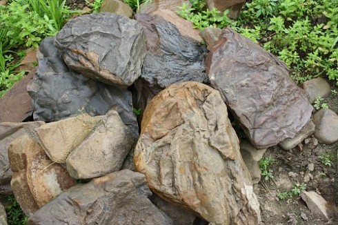 Kamenclub.ru: Песчаник декоративный ландшафтный (фр. 300-500 мм)  купить в Волжском песчаник желтый рыжий серый зеленый валун речной окатанный природный песчаника 4 500 руб/т   фото КАМЕНЬ КЛУБ