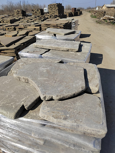 Kamenclub.ru: Песчаник галтованный для облицовки (фр. 2-5 см)  купить в Волжском песчник рыжий желтый серый песчаник окатанный речной 6 000 руб/т   фото КАМЕНЬ КЛУБ