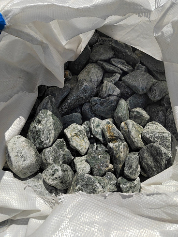 фото Галтованный жадеит (фр. 70-100 мм)  купить в Волжском в интернет-портале КАМЕНЬ КЛУБ