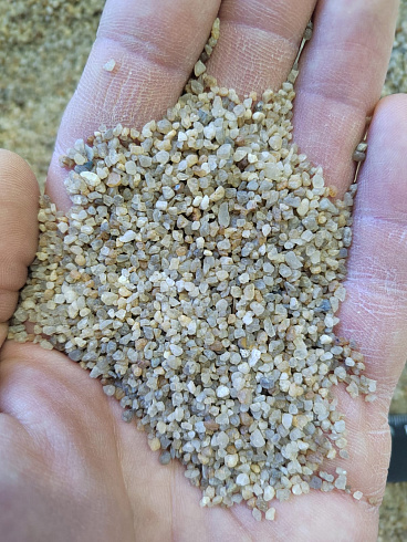 Кварцевый песок для водоподготовки фр. 1,6-3 мм.  купить в Волжском фото Камень Клуб