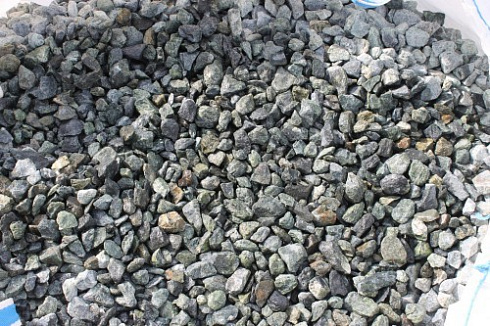 Kamenclub.ru: Щебень крошка зеленый (змеевик) фр. 20-40 мм.  купить в Волжском мрамор зеленый, салатовый ландшафтная мраморная крошка 8500 руб/т   фото КАМЕНЬ КЛУБ