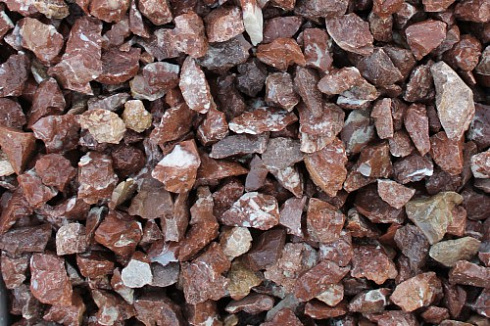 Kamenclub.ru: Мраморная крошка (щебень крошка розовый) фр. 20-40 мм.  купить в Волжском мрамор розовый, красный мраморная крошка декоративная 11000 руб/т   фото КАМЕНЬ КЛУБ
