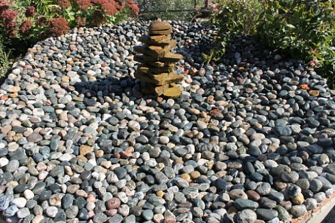 Kamenclub.ru: Галька окат (цветная картошка) фр. 50-100 мм. купить  в Волжском галька природная окатанная серый белый цветной синий темно-серый коричневый округлый галечник окатанный 6800 руб/т   фото КАМЕНЬ КЛУБ