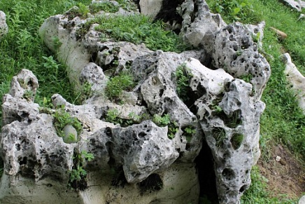 Глыбы декоративные из камня для благоустройства и оформления ландшафта фото от Камень Клуб