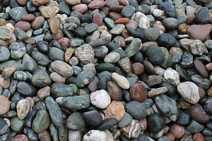 Kamenclub.ru: Галька окат (цветная картошка) фр. 50-100 мм. купить  в Волжском галька природная окатанная серый белый цветной синий темно-серый коричневый округлый галечник окатанный 6800 руб/т   фото КАМЕНЬ КЛУБ