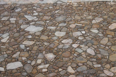 Kamenclub.ru: Песчаник для мощения дорожек, площадок, парковок ( фр 5-10 см)  купить в Волжском песчаник  серый желтый коричневый рыжий песчаник оголтованный окатанный 6500 руб/т   фото КАМЕНЬ КЛУБ