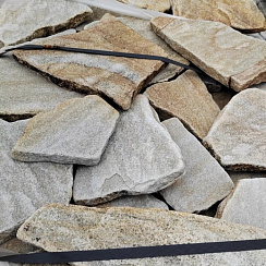 Kamenclub.ru: Песчаник пластушка галтованный желтый с рисунком (3 см)  купить в Волжском плитняк - пластушка желтый песчаник 21000 руб/м3   фото КАМЕНЬ КЛУБ