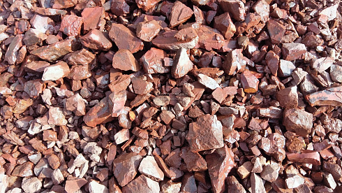 Kamenclub.ru: Щебень крошка красный (ЯШМА) фр. 5-10 мм.  купить в Волжском крошка каменная яшмы красный, бордовый, темно-красный декоративная крошка ландшафтная каменная яшмоидная 8500 руб/т   фото КАМЕНЬ КЛУБ