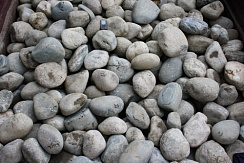 Kamenclub.ru: Речной валун (Ассорти) фр.100-300 мм.  купить в Волжском галечник серый, темно-серый, светло-серый речная галька крупных размеров 4200 руб/т   фото КАМЕНЬ КЛУБ