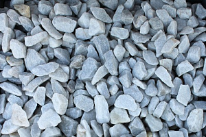 Kamenclub.ru: Мраморная крошка, щебень, цвет-белый, фр. 40-70 мм.  купить в Волжском мрамор белый молочный айвори мраморный каменный декоративный  12000 руб/т   фото КАМЕНЬ КЛУБ