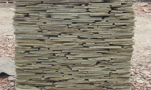 Kamenclub.ru: Песчаник пластушка серо-зеленый (1,5 см)  купить в Волжском плитняк - пластушка серо-зеленый, серый, зеленый пластушка рваная ландшафтная колотая 10200 руб/м3   фото КАМЕНЬ КЛУБ