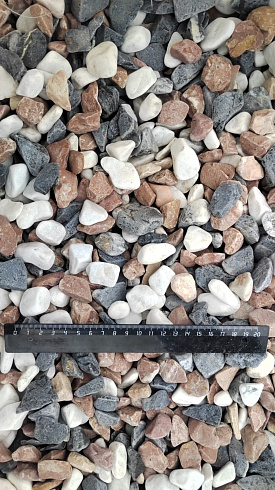 Kamenclub.ru: Мраморная крошка (щебень галтованный микс:белый-зеленый-розовый) фр.20-40 мм.  купить в Волжском мрамор белый, зеленый, розовый мрамор декоративный (галтовка) 15500 руб/т   фото КАМЕНЬ КЛУБ